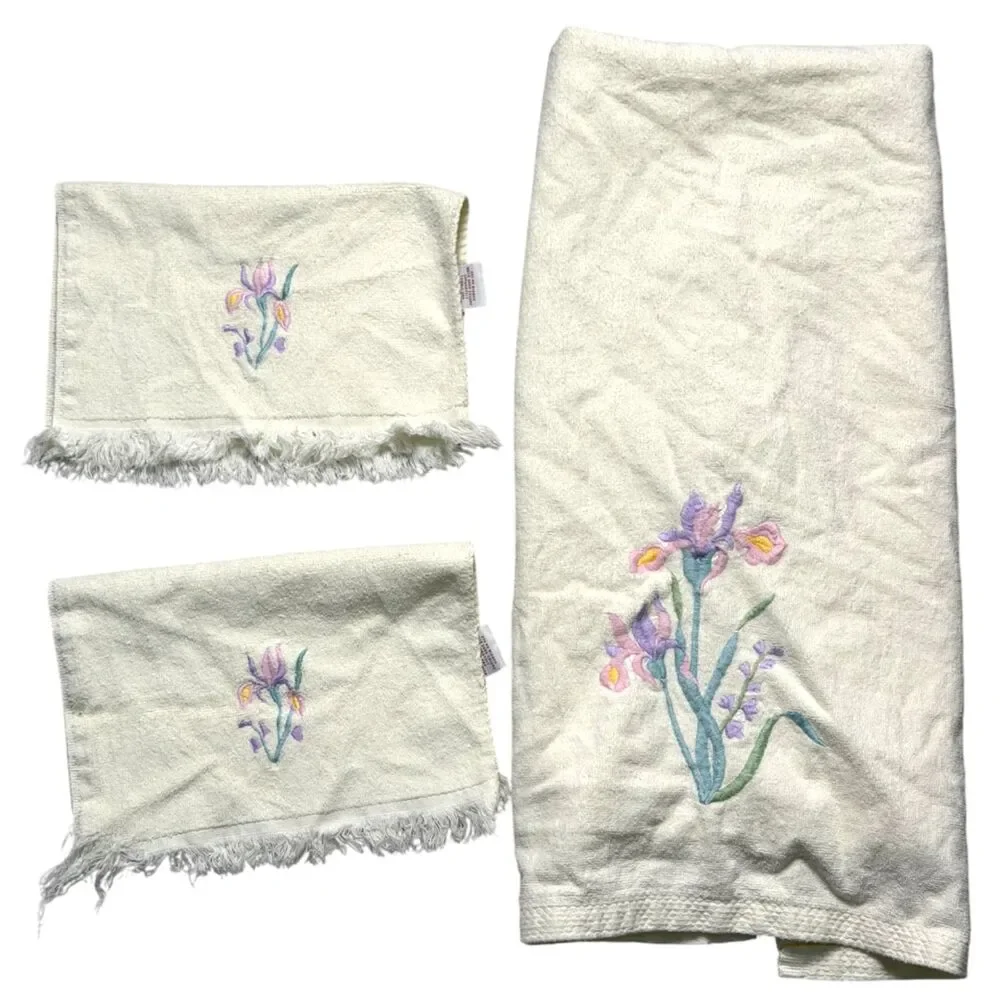 Avanti 1978 Vintage Floral Lily Embroidered Bath Towel Hand Towels Set of 3